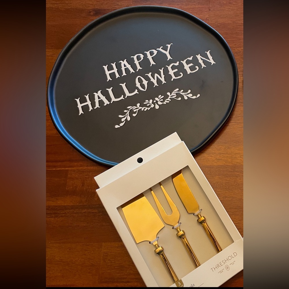 Target Threshold 13” Happy Halloween Matte Stoneware Platter with Gold tools